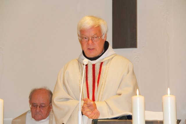 P. Max beim Gottesdienst
